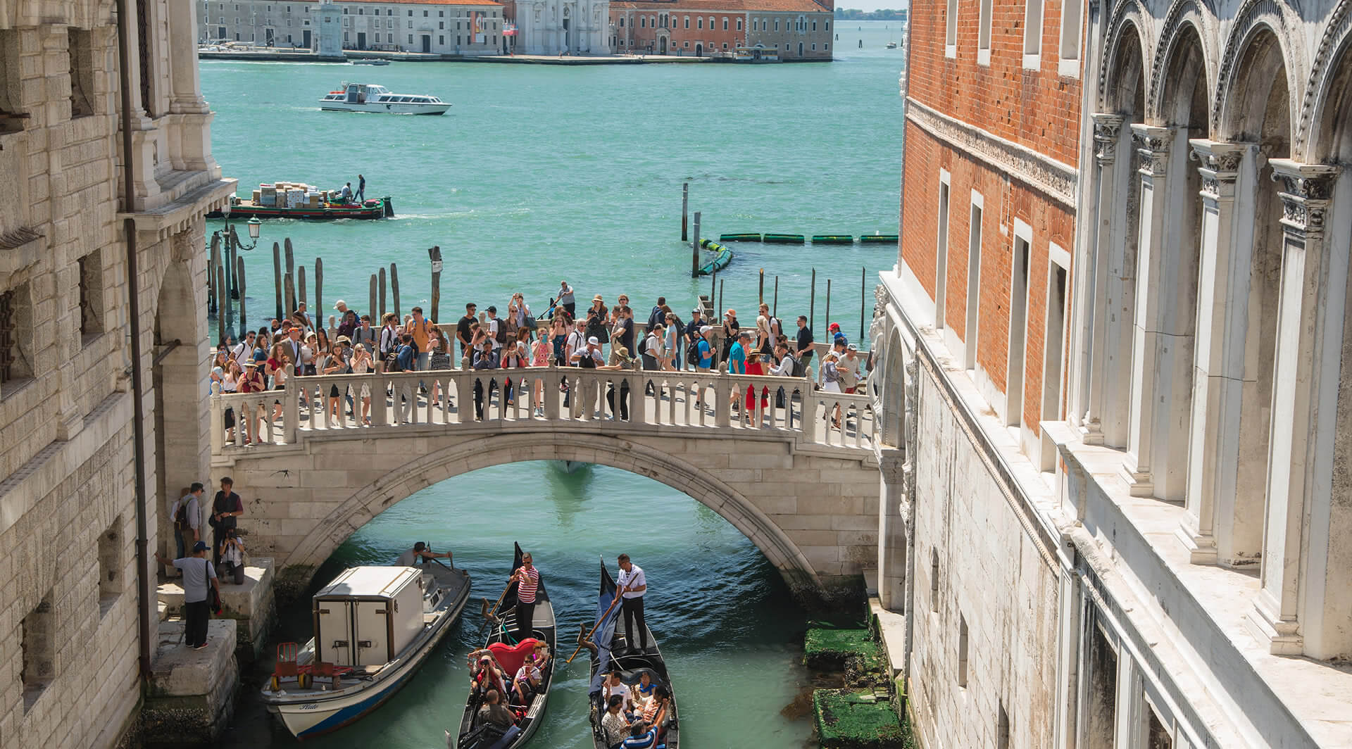 Vue depuis le pont de Sighs